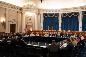AIRNews_Chennai's tweet photo. #IndiaUSTrade: Ambassador Vinay Mohan Kwatra joins roundtable discussion with US House Ways and Means Committee!

India’s Ambassador to the US, Vinay Mohan Kwatra, participated in a special roundtable discussion with the leadership and members of the prestigious US House Ways and Means Committee to review key aspects of the bilateral trade relationship.

During the high-level meeting, both sides exchanged progressive views and mapped out a comprehensive way forward to further expand, diversify, and deepen the India-US economic and trade partnership.

#IndiaUS #AmbKwatra #BilateralTrade #HouseWaysAndMeans #EconomicTieUp #StrategicPartnership #NationalNews #AIRNews #RNUChennai @AkashvaniAIR @airnewsalerts @AmbVMKwatra @IndianEmbassyUS
