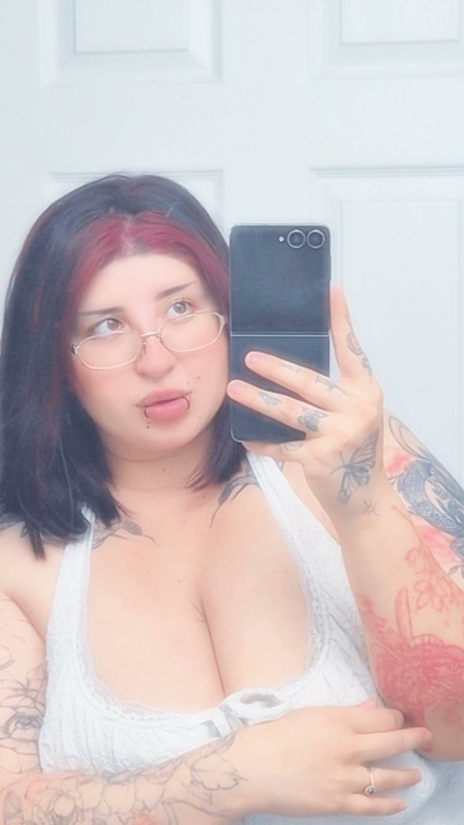 sinisoup's tweet photo. she's red again ♡ https://t.co/5BxzXBpMfY