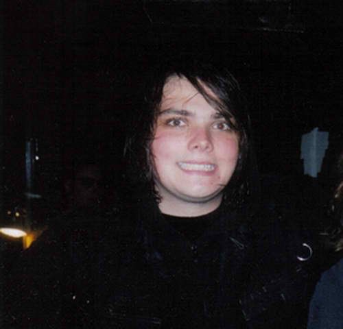 theassreaper's tweet photo. can more people draw gerard pissing himself like plz????????? https://t.co/ftRqXZ8QC5
