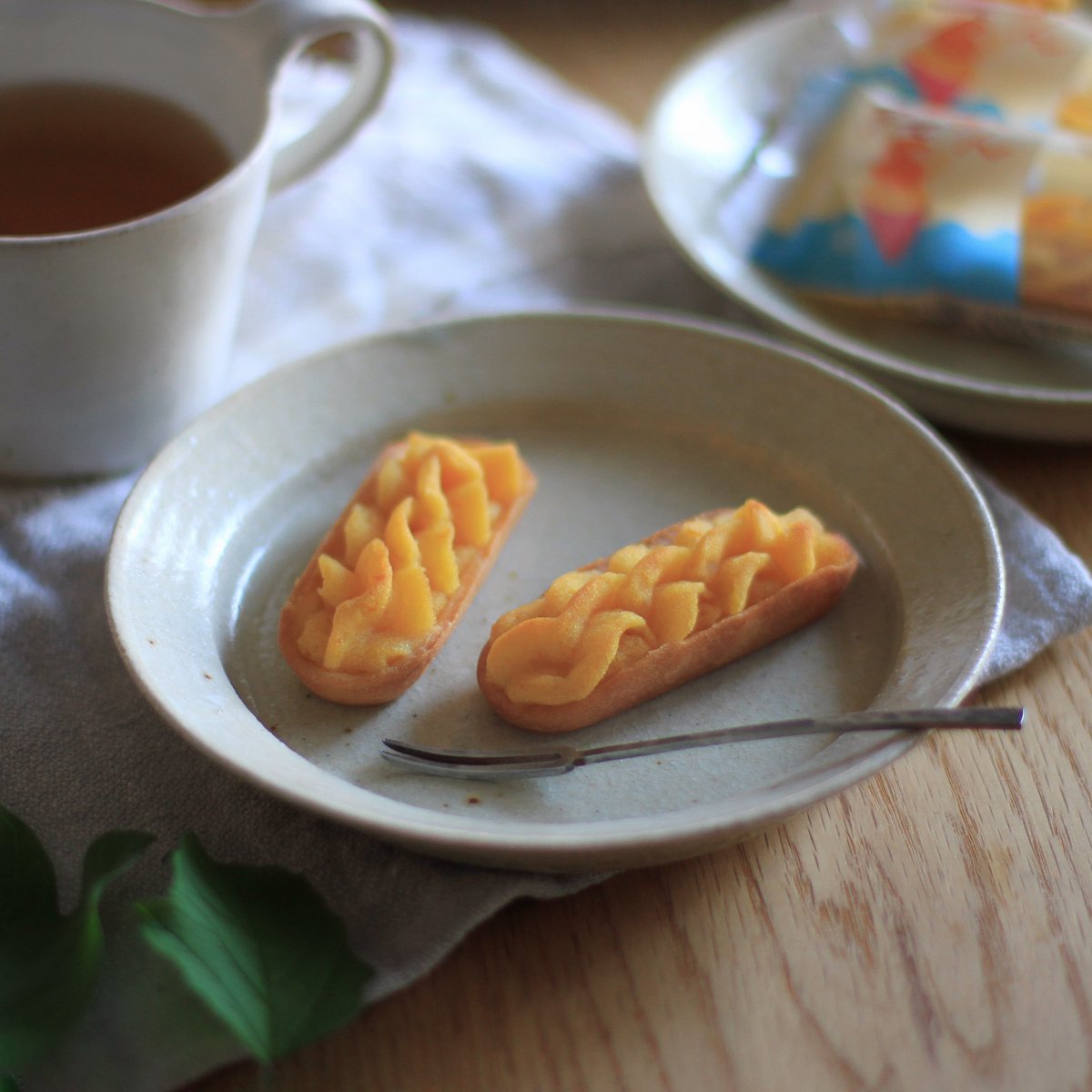 dora1_hatada's tweet photo. ＼本日発売‼️／
夏だけの超期間限定！
『#ぽてかん』🍊🍠

柑橘が香る夏のスイートポテト💛
愛媛県産の柑橘と、
徳島県産の鳴門金時芋を100%使用✨

夏でもさっぱり食べられるお芋のお菓子です😋
おやつはもちろん、ギフトにもおすすめですよ🎶
ぜひ食べてみてくださいね〜！

#畑田本舗 https://t.co/ggTzpsLqxq