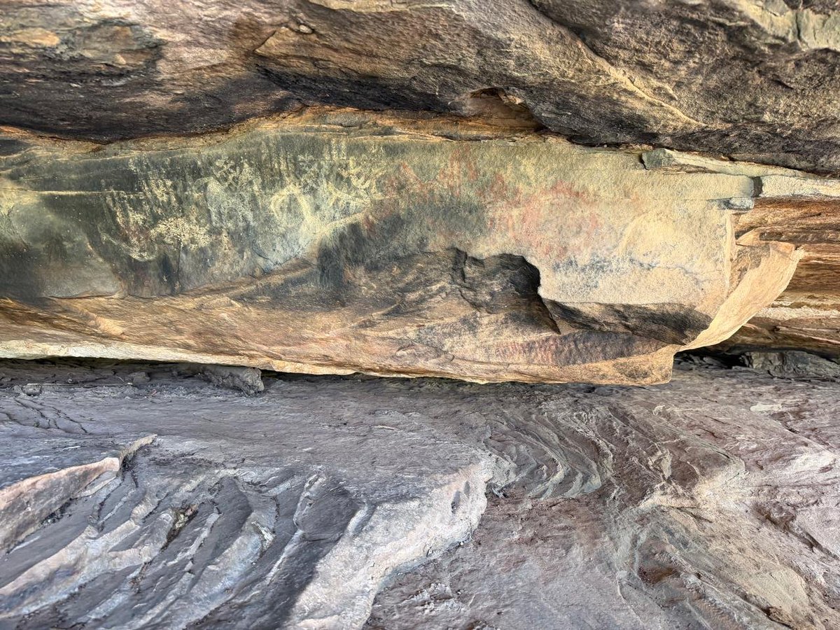 kuldeep_dr's tweet photo. #Rockpainting #Mesolithic  #era #indianculture 
#Huntritual

@IndiaHistorypic 
@ASIGoI 
@KondoaRockArts 
@HistContent 
@ASIGoI https://t.co/p64bxtCvv6