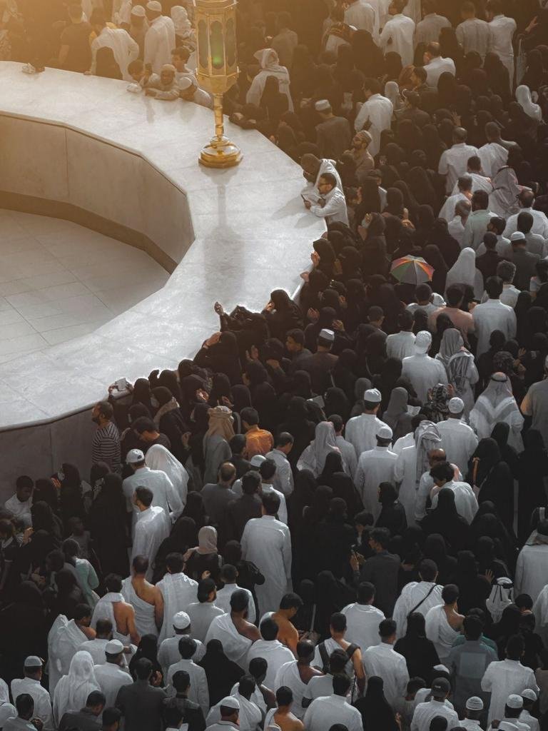 WariaOsman's tweet photo. وَكَيفَ يَا رَبُّ نَخشَىٰ مَا نُكَابدُهُ
وَفِي حِمَاكَ يُضِيء الفَألُ وَالأمَلُ." https://t.co/YN7I77Z6HR