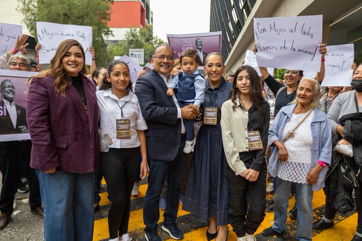 InterNotaa's tweet photo. MIJES SE REGISTRA COMO ASPIRANTE A COORDINADOR DE LA TRANSFORMACIÓN EN NUEVO LEÓN

Ciudad de México – Andrés Mijes formalizó este jueves su registro como aspirante a la Coordinación de la Defensa de la Transformación y Soberanía Nacional en Nuevo León, acompañado por su familia y https://t.co/a3nCgndZmV