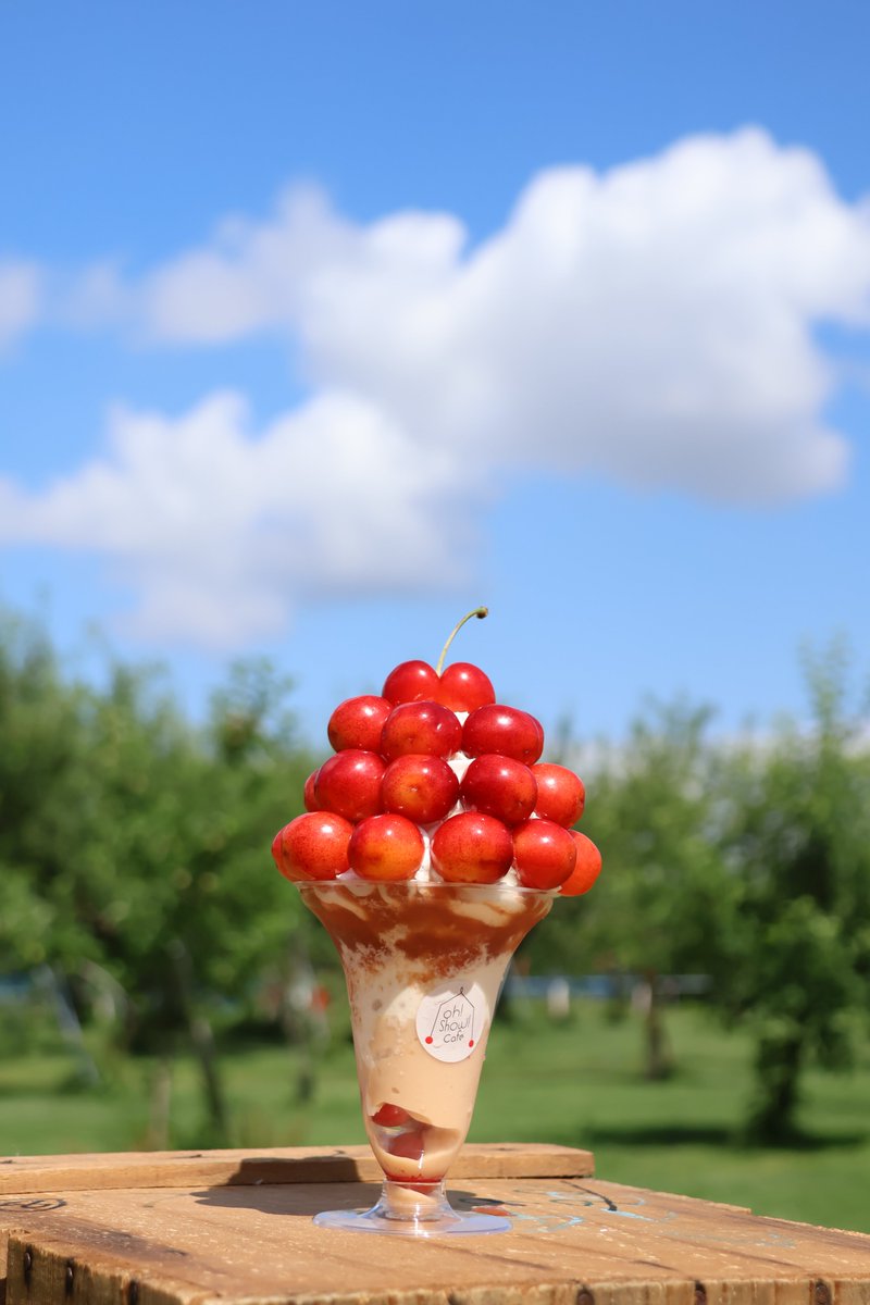山形に来たらさくらんぼパフェ🍒