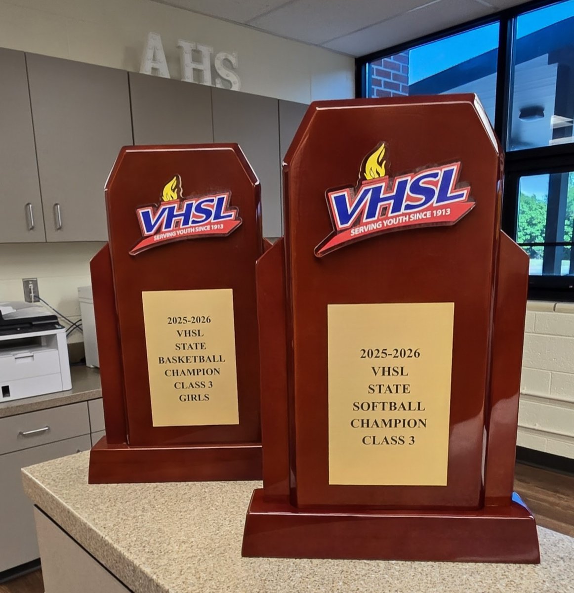 Scout_Summitt's tweet photo. Honored to be named 1st Team All State shortstop for VHSL Class 3, Mountain 7 District Player of the Year and 1st Team All District!
But more importantly...me and my girls got the ship!
#AbingdonBuilt
#WeNotDoneYet
#Reloading https://t.co/q6zWShems5