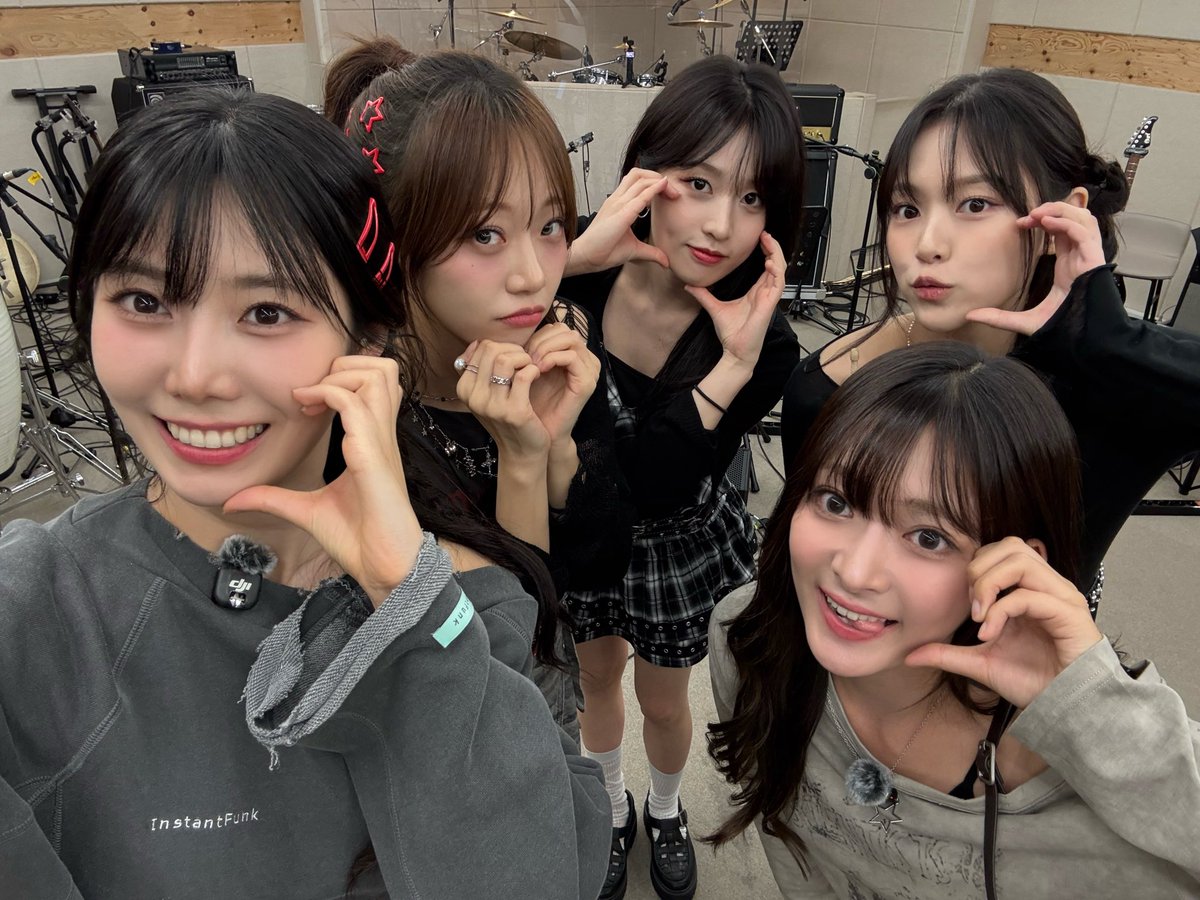 ricca_com's tweet photo. 完整體🖤

https://t.co/4u1X33zG7w
#가발 #분탕 https://t.co/E9s3WzM8Qj