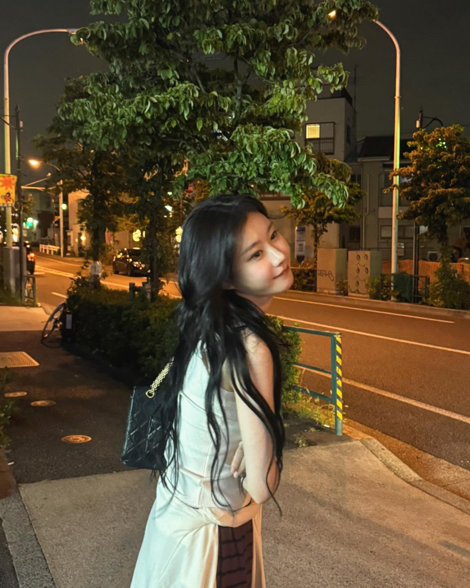 cheryeoung's tweet photo. 𝒯he night has a way of making everything feel beautifully still. https://t.co/oNNuHN0rL8