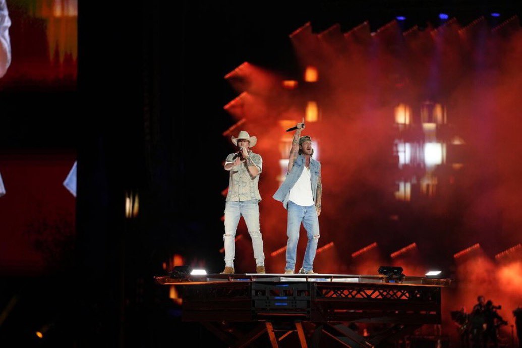 AbLundquist5's tweet photo. MY BOYS ARE BACK ROUND HERE 😭😍@CountryMusic @FLAGALine @tylerhubbard @PlayBkPlay #FGL #CMAFest https://t.co/3ACfddYmWw