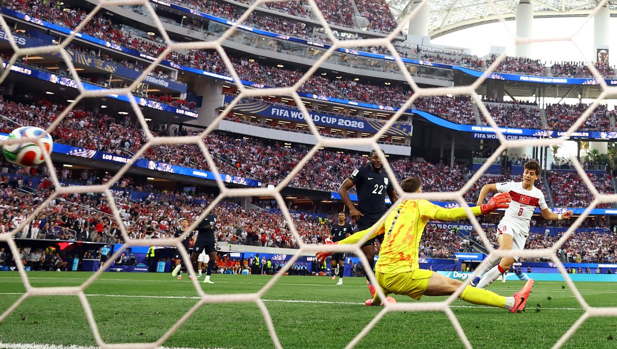 trtspor's tweet photo. 🇹🇷 Arda Güler, 2026 Dünya Kupası'nda A Milli Takımımızın ilk golünü kaydetti.

🏆 Bu gol, İlhan Mansız'ın 2002 Dünya Kupası'nda Güney Kore'ye attığı golden bu yana Türkiye'nin Dünya Kupaları'ndaki ilk golü oldu.  

#DünyaKupasıTRTde | #FIFAWorldCup https://t.co/w0xGPgkdtj