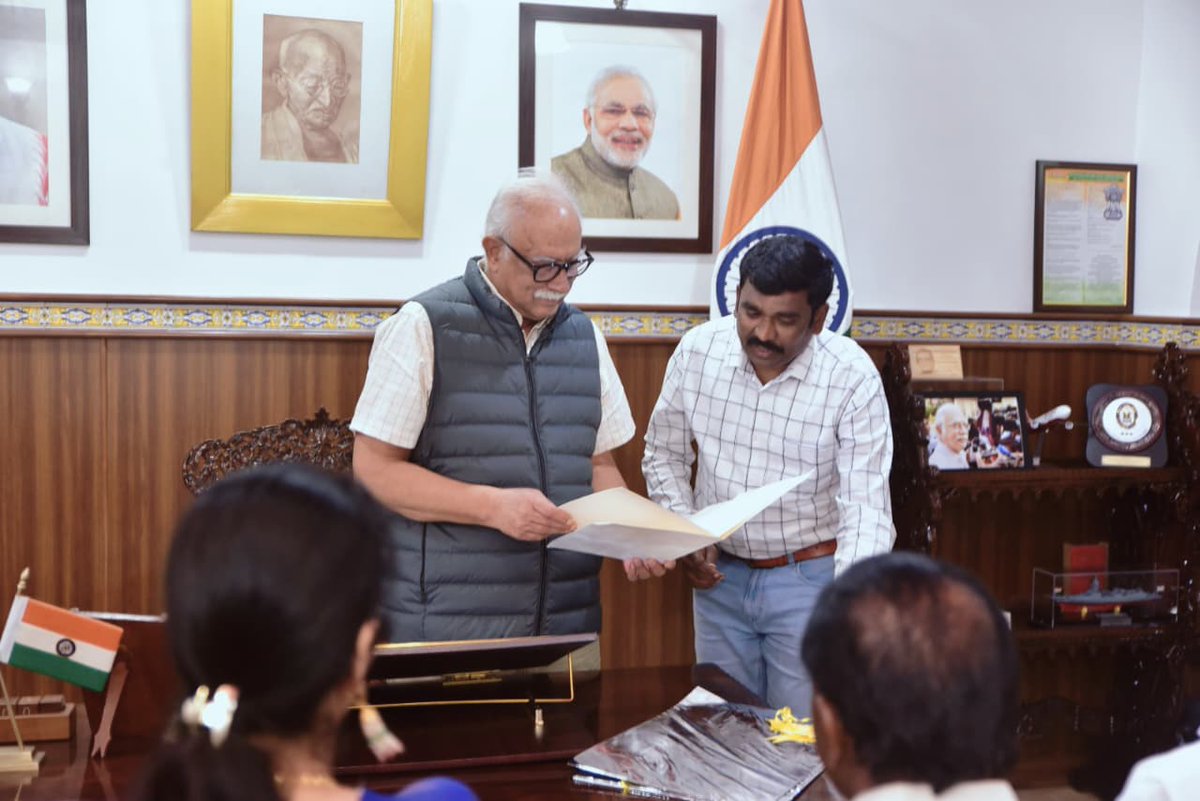 PrajadiaryMag's tweet photo. 🎉🎂 Prajadiary Magazine Extends Warm 75th Birthday Greetings to Hon'ble Governor of Goa, Sri Pusapati Ashok Gajapathi Raju Garu 🎂🎉

#HappyBirthdayAshokGajapathiRaju #SriPusapatiAshokGajapathiRaju #AshokGajapathiRaju #GoaGovernor #HonbleGovernorOfGoa #75thBirthday #Birthday https://t.co/mhZ0tY1fcq