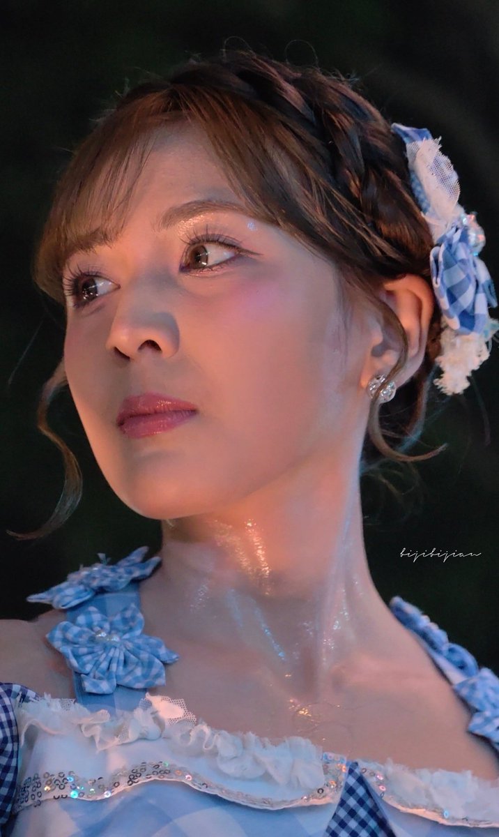 dimitriyeraz's tweet photo. Now there’s a reason why in the Team Dream Oshi lyrics, during Gita’s part, she says “My people” like that. It just fits her so perfectly when you think about it.

And now, just look at our queen here, she’s absolutely stunning. There’s something about her presence, and her aura. https://t.co/cy0xrmF9Uj
