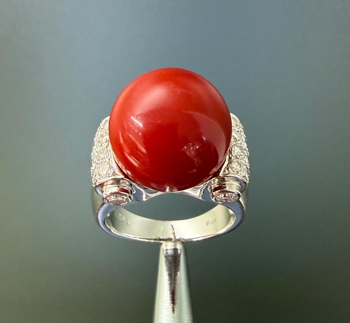 safaiajp's tweet photo. 天然珊瑚 15mm ボールリング / Dia 0.92ct K18WG
¥360,000

・石名：天然珊瑚
・珊瑚サイズ：約15mm
・ダイヤモンド：合計0.92ct
・素材：K18WG（ホワイトゴールド）
・サイズ：16.5号
・総重量：約14.58g
・状態：中古（詳細は写真をご確認ください）

Call 080 35176074
#safaia #coral https://t.co/DZ7g3ec6tY