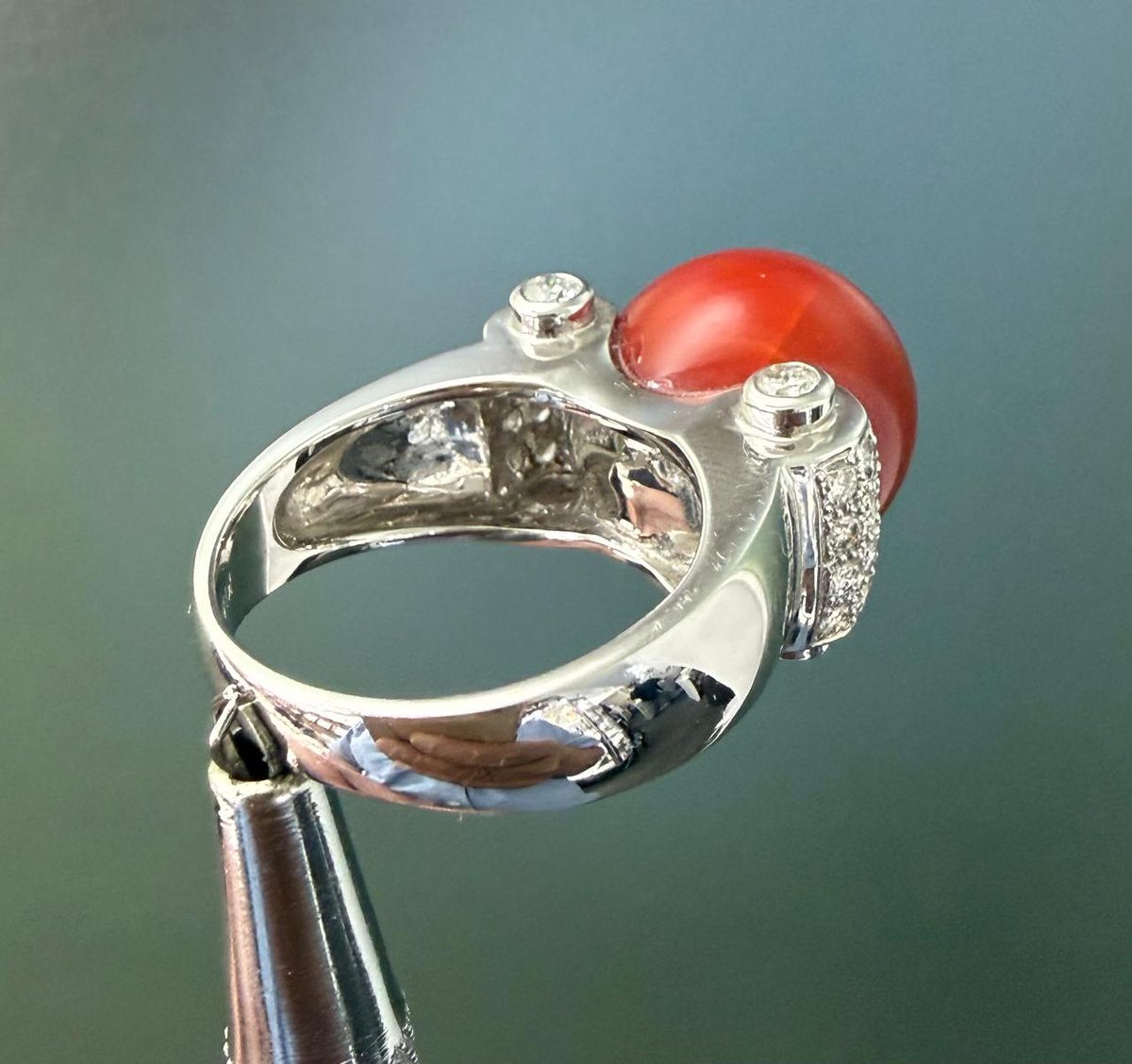 safaiajp's tweet photo. 天然珊瑚 15mm ボールリング / Dia 0.92ct K18WG
¥360,000

・石名：天然珊瑚
・珊瑚サイズ：約15mm
・ダイヤモンド：合計0.92ct
・素材：K18WG（ホワイトゴールド）
・サイズ：16.5号
・総重量：約14.58g
・状態：中古（詳細は写真をご確認ください）

Call 080 35176074
#safaia #coral https://t.co/DZ7g3ec6tY