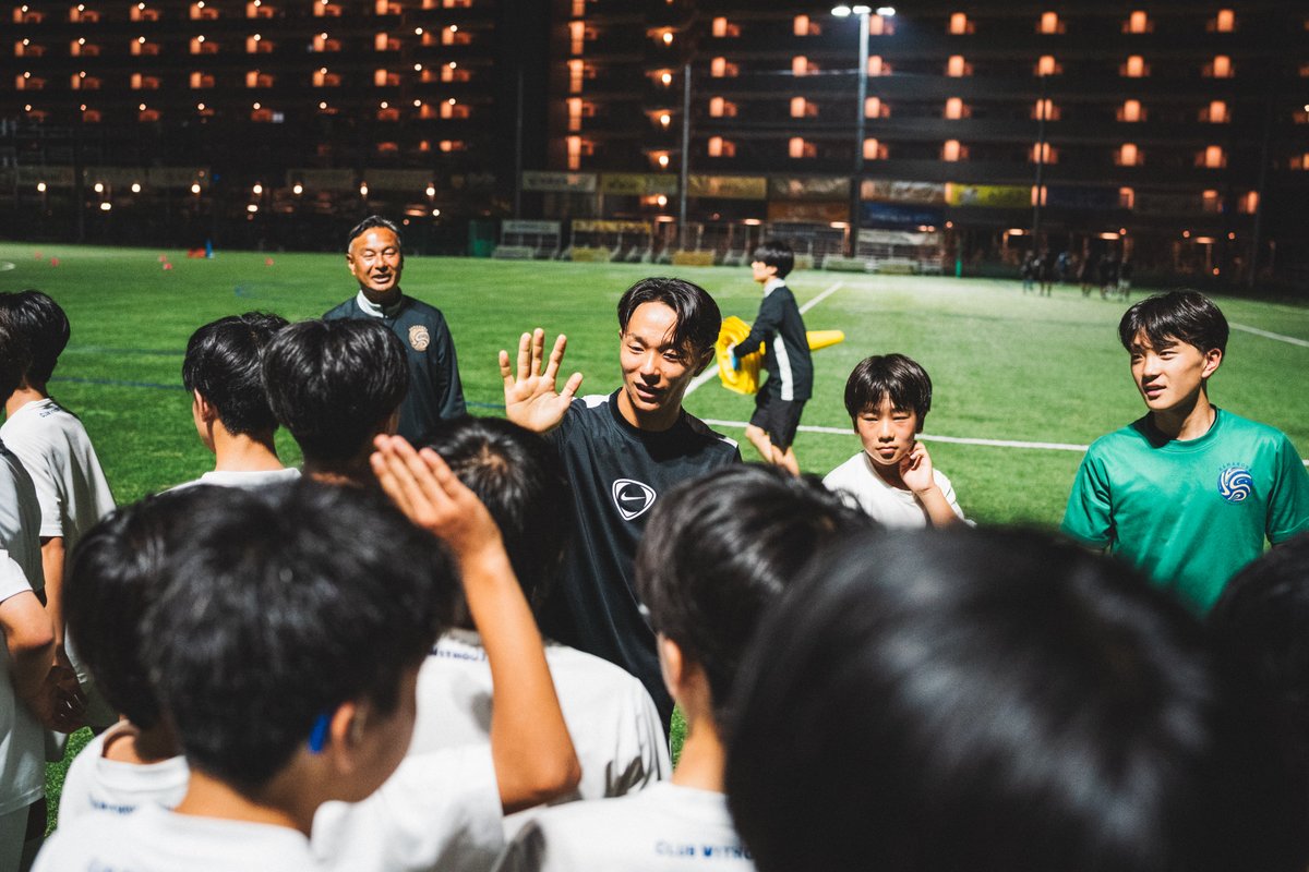 kamakura_inter's tweet photo. 【ジュニアユース】鎌倉出身・U-20日本代表DF小杉啓太選手が練習に特別参加✅

鎌倉市で生まれ育ち、ブンデスリーガのフランクフルトに所属する小杉選手が、ゴールドクレストスタジアム鎌倉でU-13およびU-14の練習に参加しました🤝

🔗 https://t.co/Evjp2QCxQ0

#鎌倉インテル 
#clubwithoutborders https://t.co/5JGBowcgVr