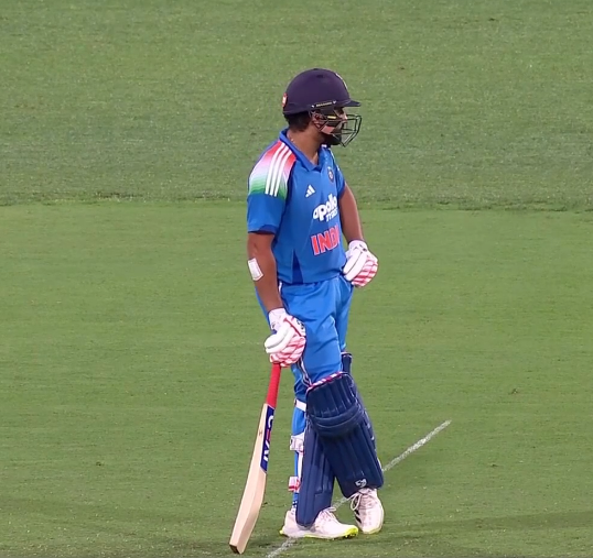 merii_mrziii's tweet photo. This pose is made for Rohit Sharma 🥵 https://t.co/VFa5OTSzTU