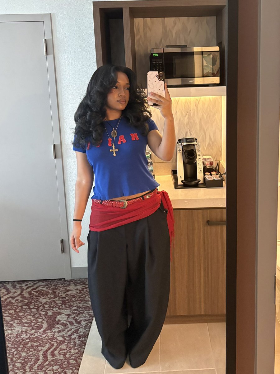 lavie100sens's tweet photo. A Haitian woman is poetry written by the Caribbean breeze. 🌴🇭🇹 😍✨❤ 🇭🇹✈️⚓️🗺️🕹️🪄
welcome to first black nation
welcome to HAITI
#welcometohaiti
#firstblacknation
#visithaiti
#beauty #TREASURE #haitiangirl
#haiti
@sndra_l
The Pearl of the Caribbean https://t.co/QjOHGIupeq