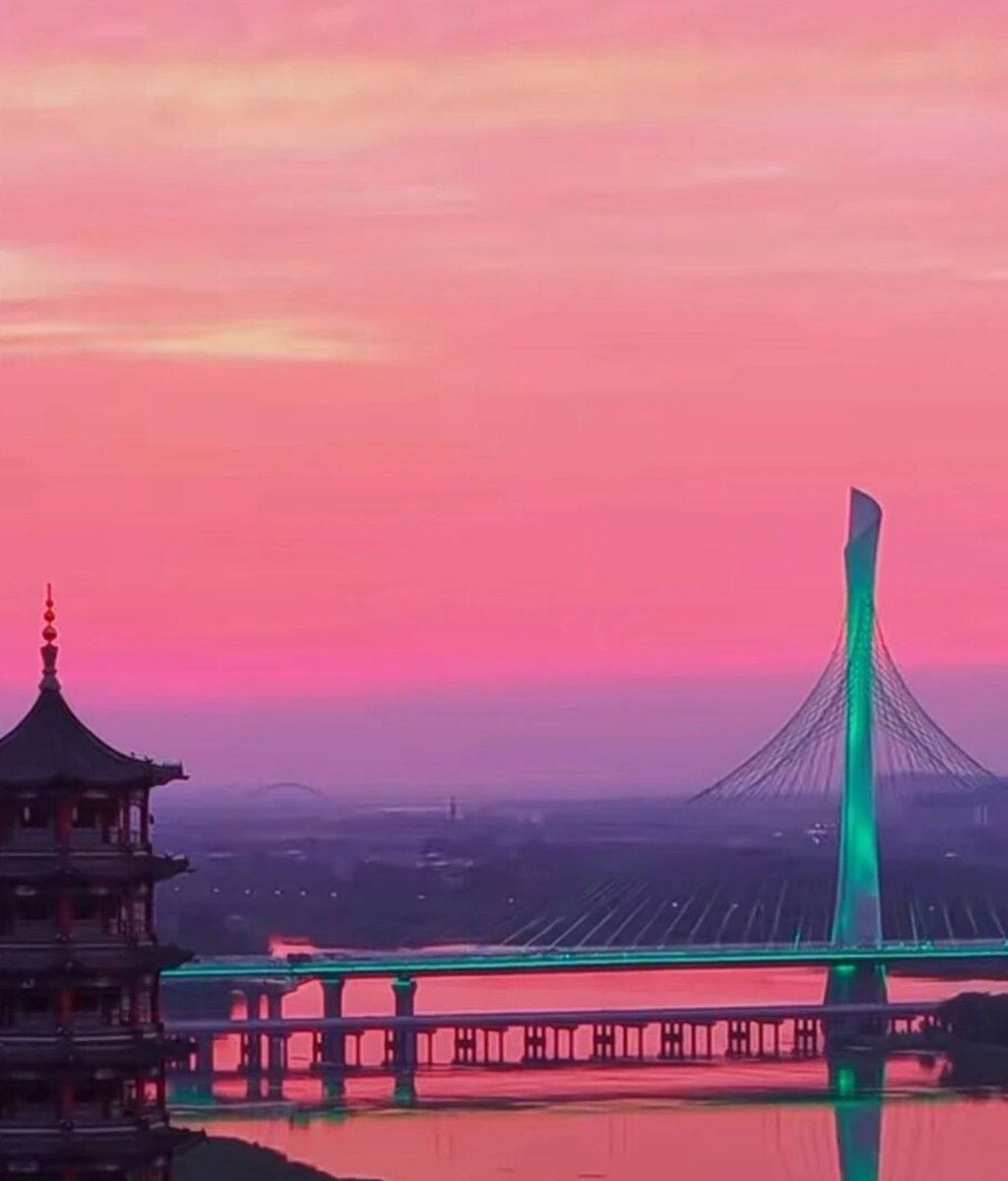 Shijiazhuangicc's tweet photo. 石家庄超级朝霞
Super Morning Glow over Shijiazhuang
#ShijiazhuangSunrise #MorningGlowShijiazhuang #HebeiScenery #CitySunrise #BeautifulDawn https://t.co/IxvgrTm4L6