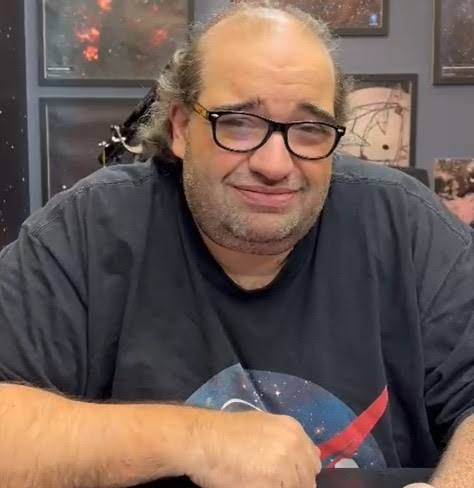 danilocmLP's tweet photo. @BrunoMAiub Lembrando que o Igor teve coragem de dar um fim no podcast deste cara aqui, um dos mais amados da internet, nosso Serjão dos Foguetes: https://t.co/9oTi3Vvpd6