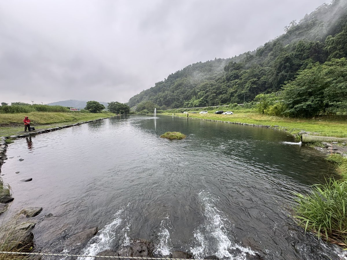 rikasamadeth's tweet photo. 人は少なめ！
雨はヤバめ☔

とりあえず頑張ります🎣 https://t.co/BNBAsyxbYO