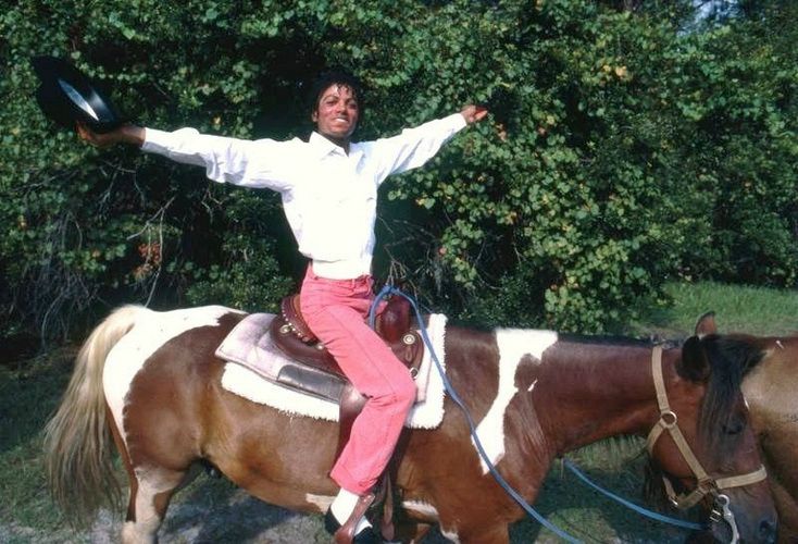 postsmjs's tweet photo. Michael Jackson (1984) https://t.co/nbAaIgLEuI