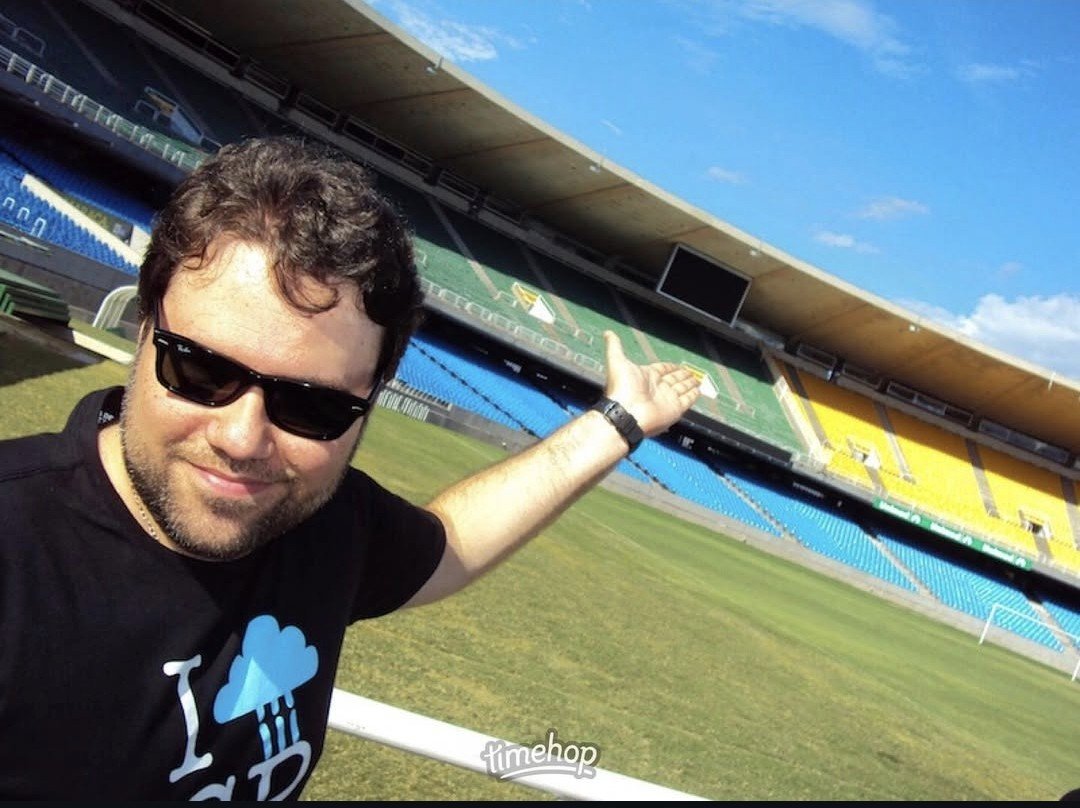 terciobrilhante's tweet photo. 6 anos sem Rodrigo Rodrigues. Um grande.

Deus o tenha sempre e malditos os responsáveis pela Covid que o vitimou. https://t.co/yAh4fu4DNd