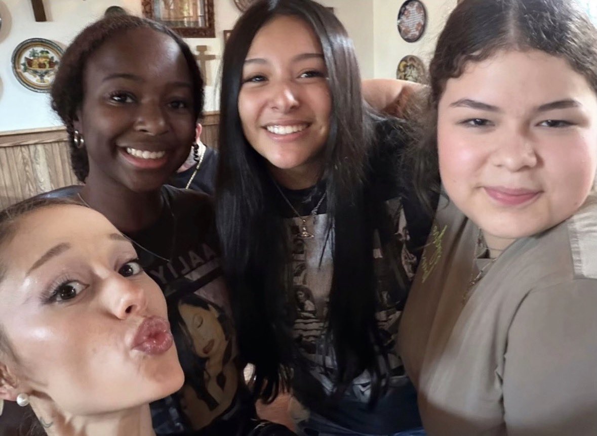 ArianaWorldHQ's tweet photo. more photos of ariana recently with fans in texas! 📸💜 https://t.co/1i7j8dlkGG