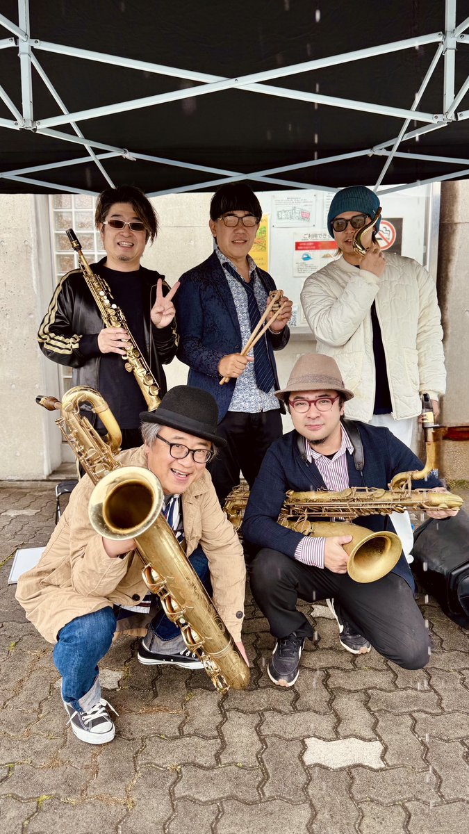 HIBI_Chazz_K's tweet photo. 【中止と配信のお知らせ】

明日（6/27）の上野公園ライブは、台風接近に伴う雨予報のため中止とさせていただきます。

ただ、竹下宗男バースデイ記念ライブは配信で開催！

・11:00〜11:45
HIBI★Chazz-K公式YouTube
無料配信

詳細は改めてお知らせします！ https://t.co/7m2ktUuHd5