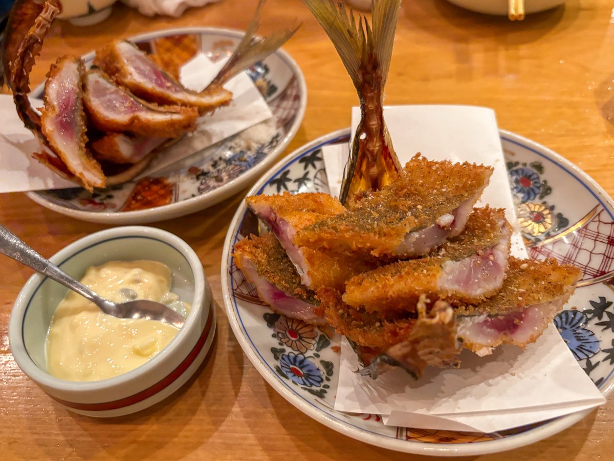 yakinikuking315's tweet photo. 仙台行くたびに牛タンじゃなくて必ずここの生アジフライを食べに行ってる！！！
先月数年ぶりに行けてよかった....
初めて食べたときに衝撃走ってガチで感動した😿

グルメな人は牛タン笹かまよりも生アジフライ食べてほしい。ここは間違いない。
超人気店で予約しないと入れないから気をつけて🙅‍♀️ https://t.co/fWsRlkNjqr