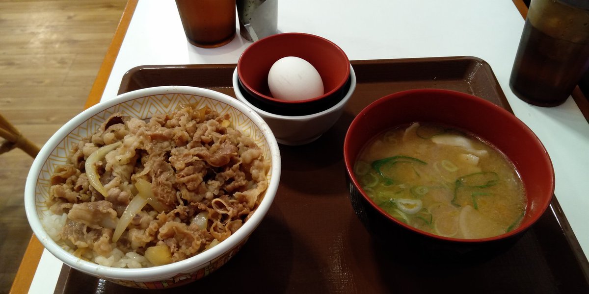 PEmon1967's tweet photo. #本日のランチ は #すき家 で
#牛丼とん汁たまごセット を頂きました✌️

すき家来たのは凄く久しぶりだったの��すが
安定のお味で美味しく頂きました😋

#牛丼 #大盛 #とん汁 https://t.co/RghAj82NTM