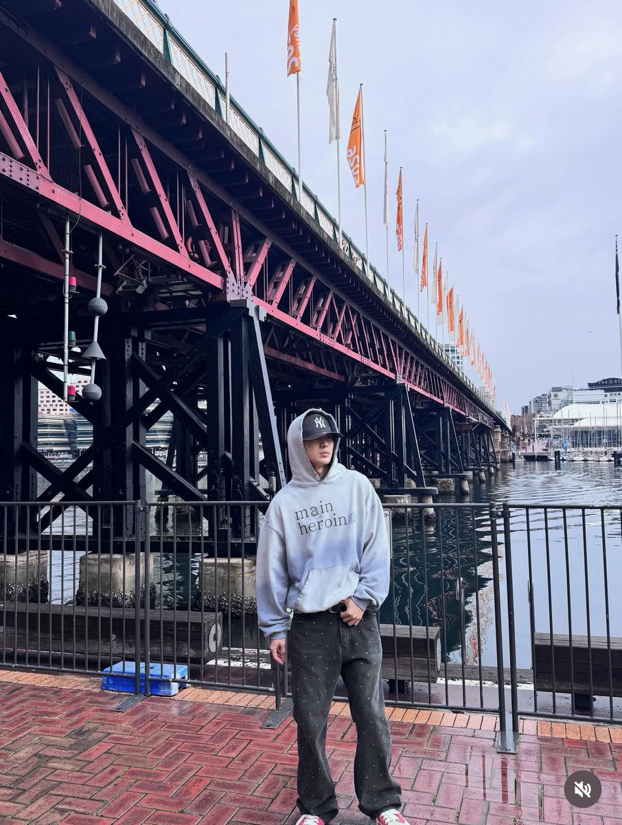 songyunhyeongTH's tweet photo. [ update 26.06.26 ] #SYHIG

ยุนฮยองโพสต์ IG ชมการแข่งขันบอลโลกที่ซิดนีย์ ⚽️

“ Sydney #🇦🇺 ”

#송윤형 #SONG #YUNHYEONG #ซงยุนฮยอง https://t.co/ge7t4PoV0I