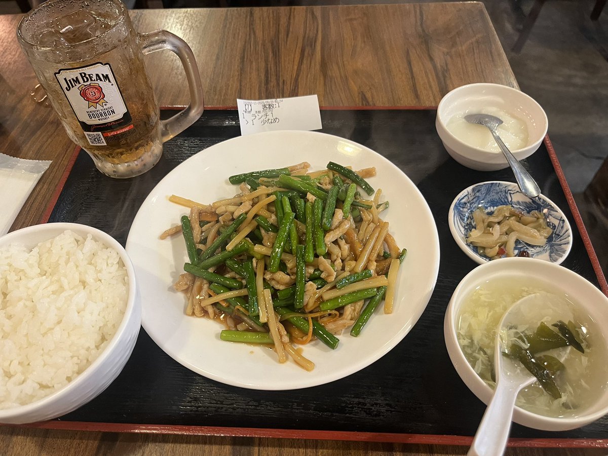 0Adwup's tweet photo. 今日はジメジメしてて、中々
モチベーション上がらず、早めにランチ😋
食欲があまりなぁって思ったのも一瞬で、気づいたらお気に入りの中華屋さんに入ってた(笑)
これで650円‼️
ご飯少なめにしたのに💦
この量😹
沢山食べて午後の部も
頑張るぞぉ💪 https://t.co/XbzzJkv9K1