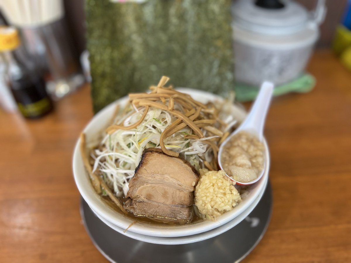 247d_g's tweet photo. 今日も職場メンツで金子さんへ！
お店に入るなり何故か俺のあだ名で呼ばれる😳‼️
佐々木監督...🥺
ラーメン小＋メンマ＋監督海苔＋蓮華黒アブラ
今後はこれが俺のデフォ...完璧❤️‍🔥❤️‍🔥
いやーんまいけっす🥰✨
マスター釣り行けますように🙏
ごちそうさまでした😍🍜🐟🙇‍♂️🎣💕
#ラーメン金子
#マルタマ海苔 https://t.co/ByQf5ftoVX