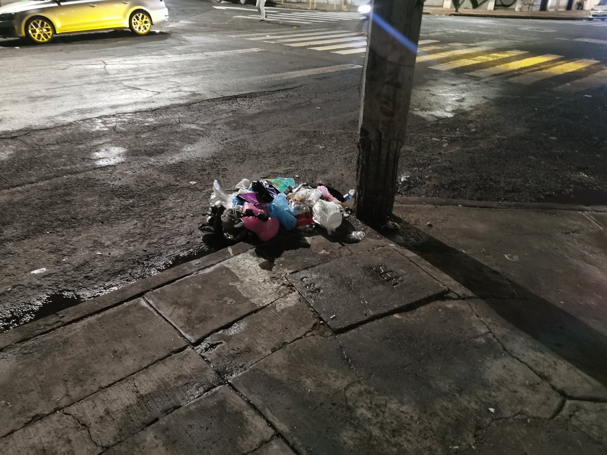 Val860214's tweet photo. @erikayazminrg PocaMonta ponte a chambear mejor, en la esquina de Dr Erazo y Dr Andrade sin respuesta por parte de @AlcCuauhtemocMx @pcacuauhtemoc @erikayazminrg, sin luz y tiradero de cascajo https://t.co/qwvReHjBsd