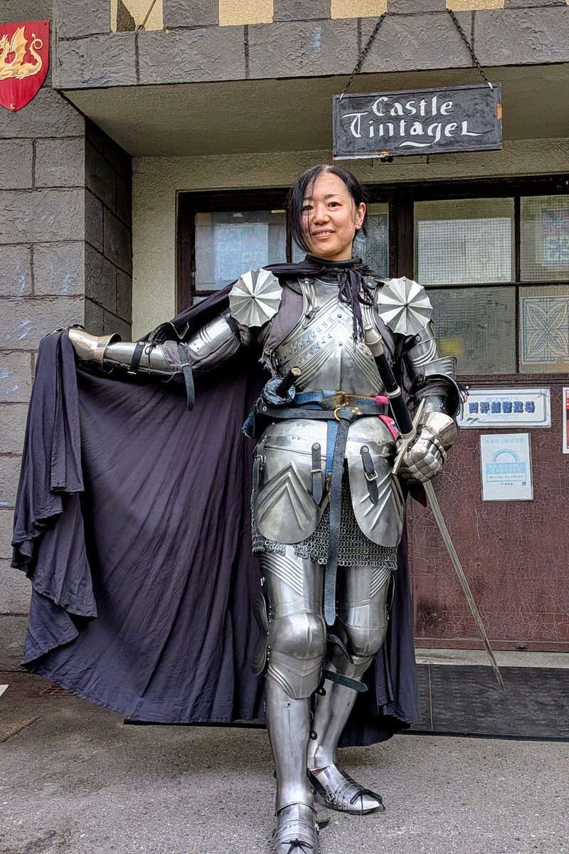 castle_tintagel's tweet photo. 鎧にマントを着付けてみました❤️

#騎士  #ファッション https://t.co/4WCsFeovHQ