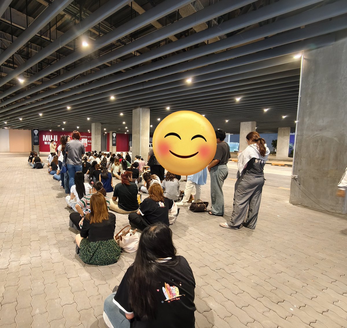 Ju_oon2425's tweet photo. นอนอยู่บ้านดีๆ ก็ดีอยู่แล้ว55555
ถึงจะลำบากหน่อย แต่เพื่อใกล้พี่ดารา แม่สู้เว้ย https://t.co/EUt0ebCbaZ