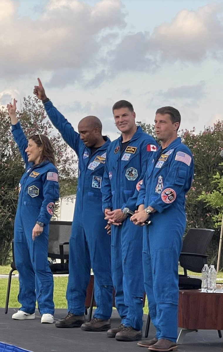 moontroopers's tweet photo. Wow wow wow wow I’ve missed them! And they’re all together!! Crew joy!🌙💫🫶🏻🚀 https://t.co/k7nwauRf6y