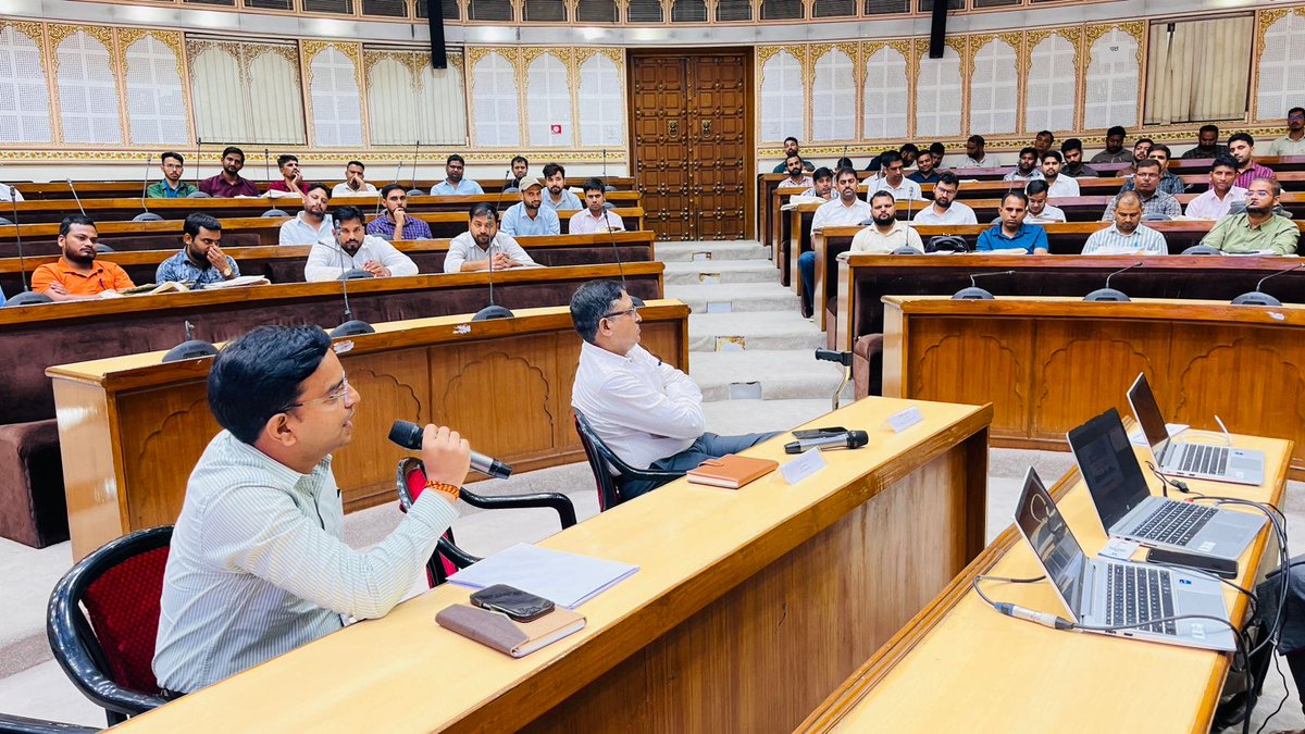 LSG_Rajasthan's tweet photo. Jaipur | Strengthening Urban Sanitation
The 1st Divisional Training on O&M of FSSM systems with @cseindia kicks off with 70+ officials from 70+ ULBs.
A step towards building safer, cleaner & sustainable cities across Rajasthan.
#FSSMRAJASTHAN
#SwachhBharatMission #FSSM https://t.co/Nh0qvqtkxK