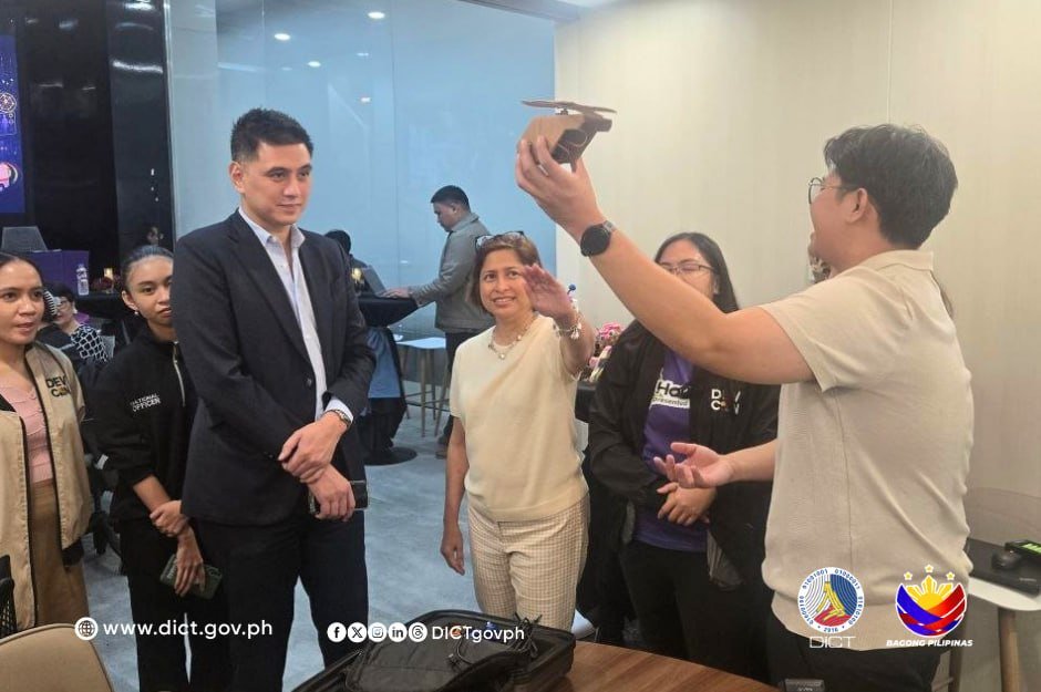 DICTgovph's tweet photo. Expanding Opportunities: Creating More Pathways through Stronger Partnerships 

Read more: https://t.co/ROOYzPFMTw

#DICT #DEVCON #TrabahongDigital https://t.co/kgrrM8yeBm