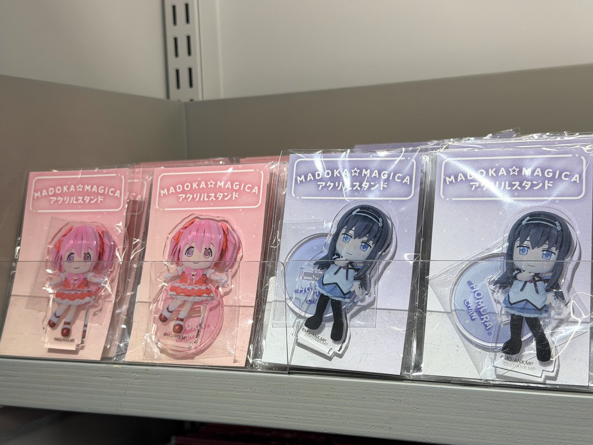shibuya_t_comic's tweet photo. ／
本日より、『劇場版 魔法少女まどか☆マギカ〈ワルプルギスの廻天〉』グッズ発売開始‼️🎀🏹
＼

SHIBUYA TSUTAYA 6階 IP書店内の「アニプレックスオフィシャルストア」にAnimeJapan 2026で発売されたグッズが登場！

かなめまどかちゃん・あけみほむらちゃんの可愛いイラストグッズを、ぜひこの機会に店頭でお手元にお迎えください👀💕

皆様のご来店を心よりお待ちしております！🫡

詳しくはこちらから👇https://t.co/5vPhmDrIYr

#まどマギ
#IP書店
#シブツタ