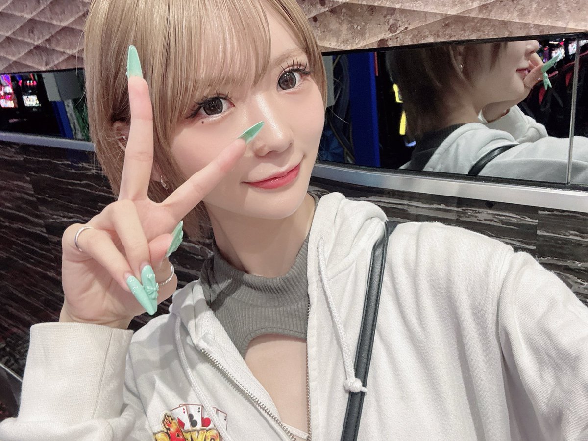 N_gt_'s tweet photo. ゆっぺりに会いました☺️
写真遡ったら最後に会ったの2年前でした☺️
会ってない2年間もゆっぺりのことしか考えてなかったの伝えるの忘れました☺️らぶ♡

※センスないのでパチスロ引退します😠11連敗 https://t.co/HzZrHpd6Ox