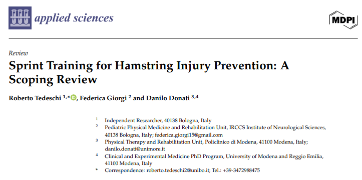 trainer_blog's tweet photo. 【ハムストリング損傷予防：実は“全力スプリント”こそが最高の薬？】

Tedeschi et al., Appl Sci. 2025

📌 
・最大スプリント速度（MSS）の90〜95%以上での曝露は、ハムストリング損傷（HSI）リスクを劇的に下げる可能性がある。
・スプリントと遠心性トレーニング（NHE等）を組み合わせたプログラムでは、損傷率が56%〜94%も減少した。 
・スプリントは単なるリスク因子ではなく、適切に管理された「曝露」こそが組織の弾力性を高める刺激となる。
・ただし、スプリント曝露は「少なすぎ」ても「多すぎ」てもリスクが高まる

⚠️ 研究デザイン：スコーピングレビュー

💡 
ハムストリング損傷の多くは、スプリントの「遊脚後期」に起こります。
この瞬間の強烈な負荷は、ジムでのトレーニングだけでは完全に再現できません。
「怖いから走らせない」のではなく、計画的に最大スピードの95%付近まで引き上げることが、筋肉の構造（筋線維束の延長など）を変え、本番の負荷に耐えうる脚を作ります！

🔗 https://t.co/wcy55F3tZD