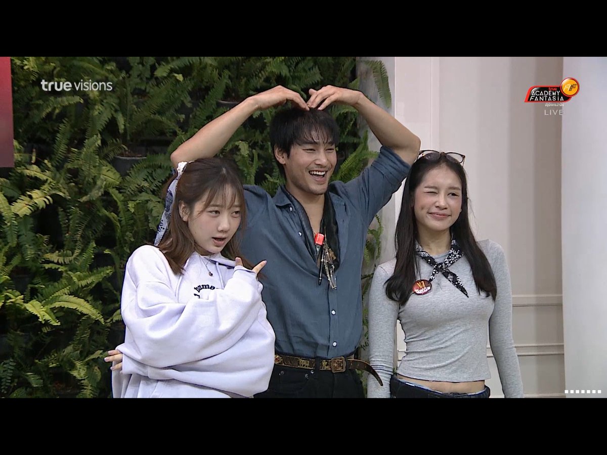 tem399's tweet photo. พี่ดาราท่านหนึ่ง น่ารักแฟรนด์ลี่มาก 

ACTING TRAINER APO

#ApoNattawin #TrueAF2026
#TrueVisionsNow
#TrueAF2026xBeOnCloud https://t.co/am0JEMnIkg