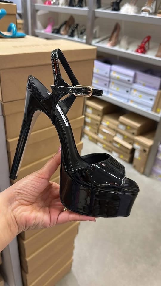 niy2pretty's tweet photo. Platform Heels , most comfortable Heel ever 😫👏🏽🔥 https://t.co/9CW3smxsxC