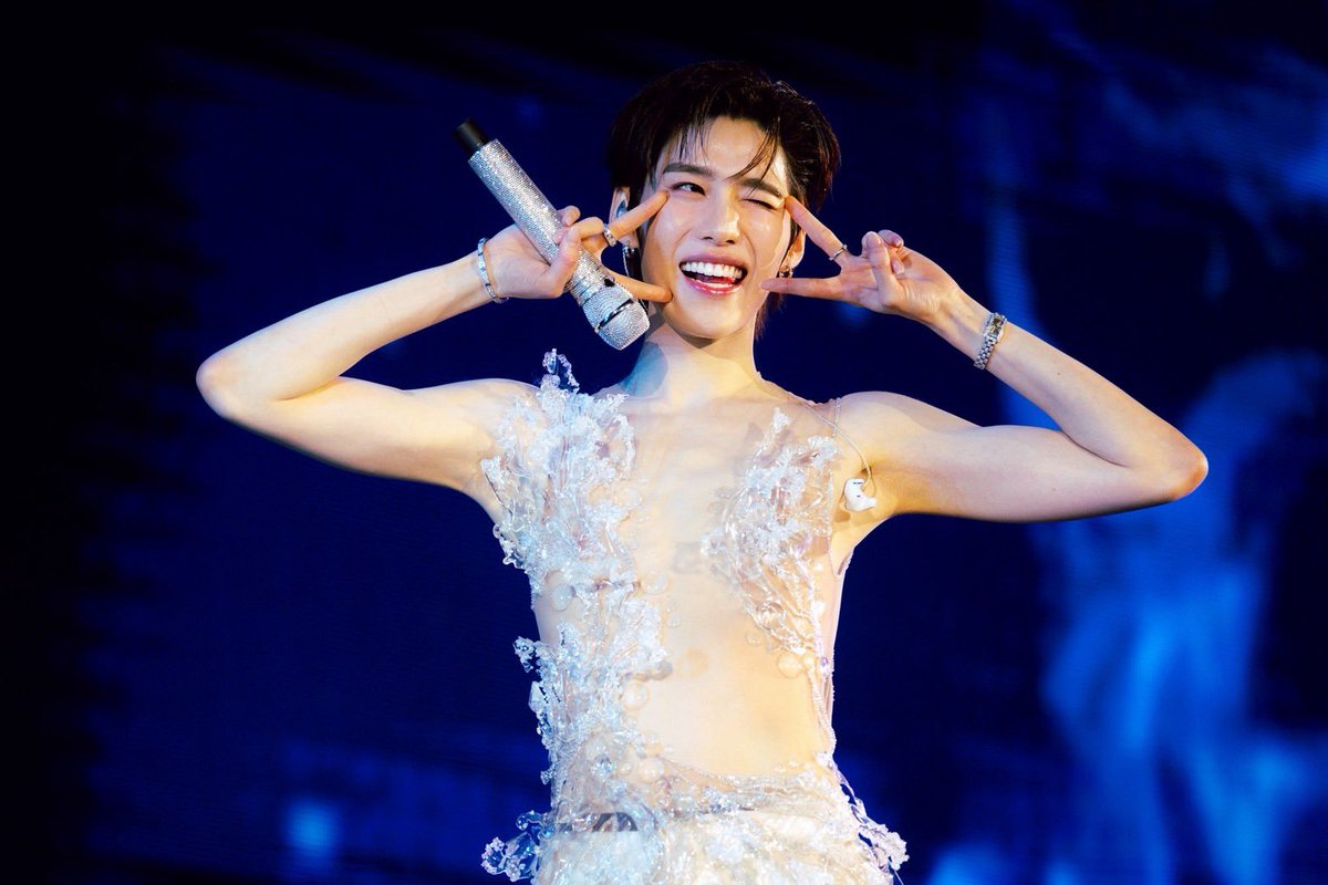 Sarita_BKPP's tweet photo. ถึง ศิลปินคนเก่ง
    ไม่ว่าจะทำอะไร อยู่ที่ไหน ขอให้น้องทั้งคู่มีความสุข มีรอยยิ้มเยอะๆ สุขภาพแข็งแรง รายล้อมด้วยคนที่รักน้อง ระหว่างทางอาจจะมีอะไรรกหูรกตา ก็เลือกเก็บดอกไม้นะจ๊ะ
     คนที่ไม่รักและเลือกเดินออกไปแล้ว ไม่ผิด แค่อย่ากลับมาแว้งกัดก็พอ

#bbillkin #ppkritt https://t.co/LNCsXMB1xJ