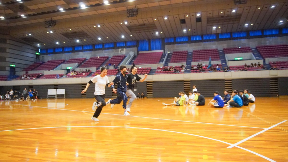 hmc010's tweet photo. こんにちは！浜松医療学院です！
先月5月11日（月）、浜松アリーナにて体育祭を開催しました！🏀⛹️✨
競技種目は…
・グルグルバット30m走
・玉入れ
・デカパン障害物競走
・Y字綱引き
・借り物競走
・クラス対抗リレー
の全6種目です！🔥 https://t.co/nsDP3J3GQz