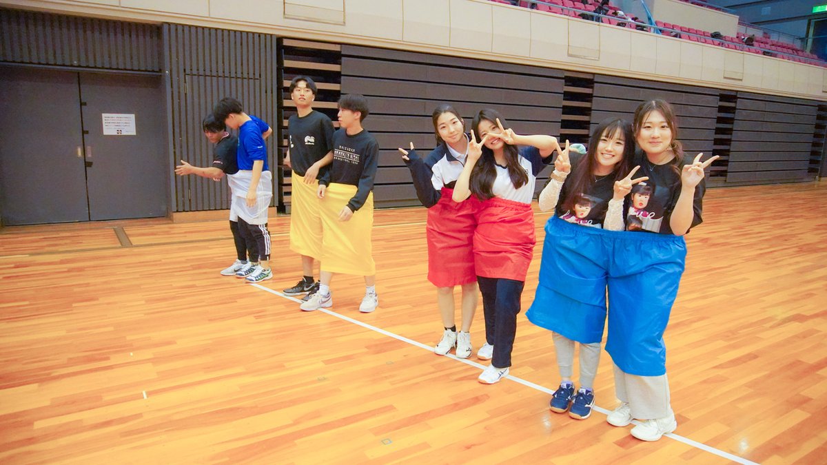 hmc010's tweet photo. こんにちは！浜松医療学院です！
先月5月11日（月）、浜松アリーナにて体育祭を開催しました！🏀⛹️✨
競技種目は…
・グルグルバット30m走
・玉入れ
・デカパン障害物競走
・Y字綱引き
・借り物競走
・クラス対抗リレー
の全6種目です！🔥 https://t.co/nsDP3J3GQz