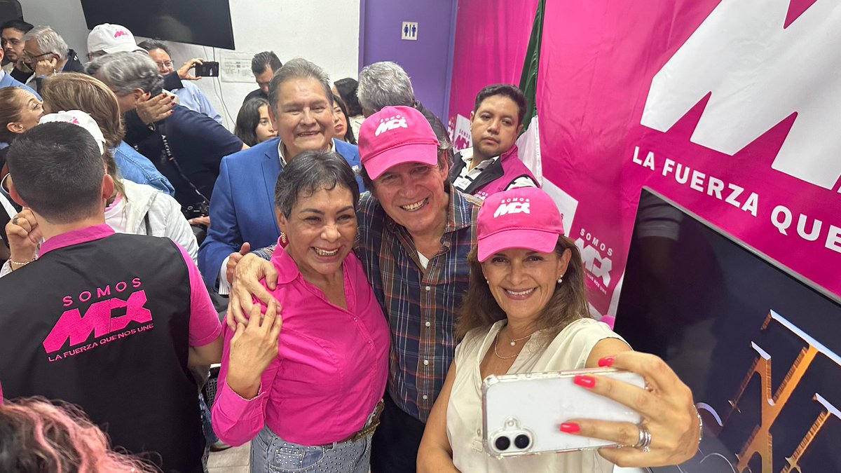 SomosMxMexico's tweet photo. ¡Es oficial! 🇲🇽 #SomosMx ya es una nueva opción política para México.
Gracias a quienes hicieron posible este logro con su esfuerzo y compromiso. Hoy asumimos esta responsabilidad con convicción y de la mano de la ciudadanía.
#SomosUnaRealidad #MexicoYaTienePartido #EstamosEn2027 https://t.co/bTftGSzfpR