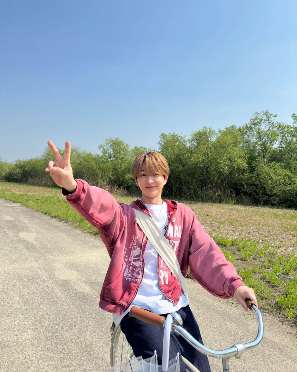 geminids_night's tweet photo. @/dlstmxkakwldrl 
날씨가 좋아도 너무 좋다
https://t.co/Pmda0gxEzM
#온유 #진기 #onew #이진기
#찡스타 #Atmos
#SHINee_Atmos https://t.co/vcwQbycjGy