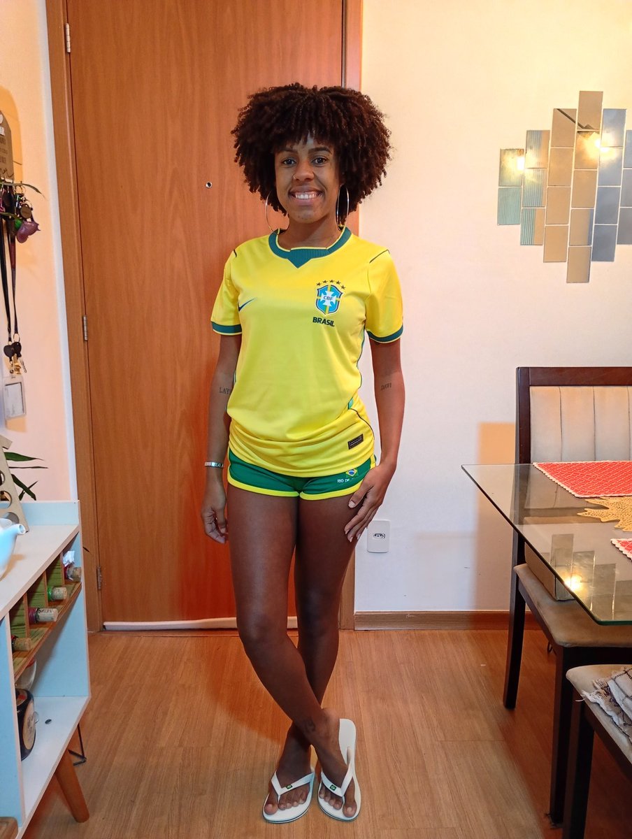 Larakhetlen18's tweet photo. Aqui e o Brasil 🇧🇷💛💚 https://t.co/HRFNneEI2b