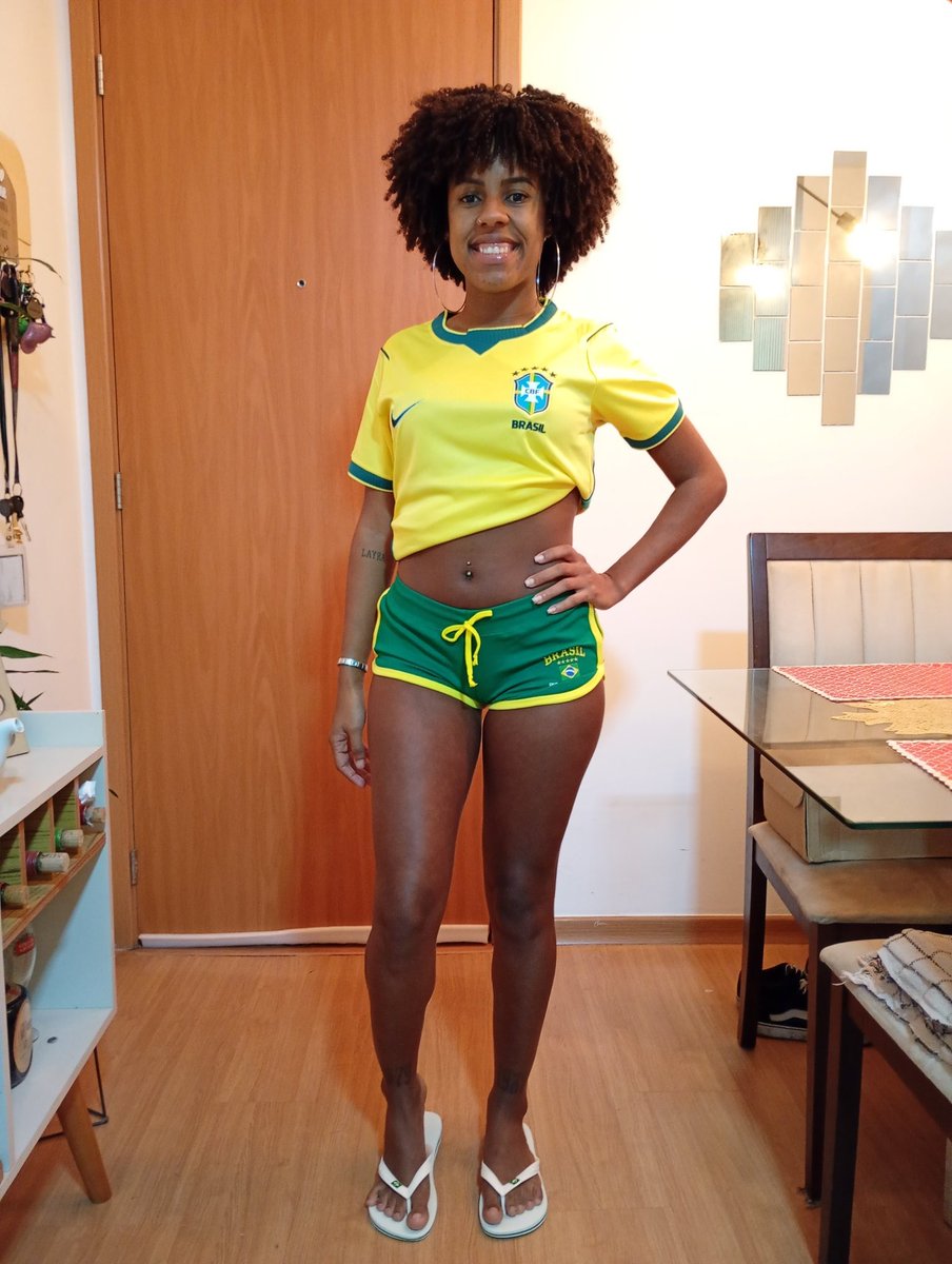 Larakhetlen18's tweet photo. Aqui e o Brasil 🇧🇷💛💚 https://t.co/HRFNneEI2b